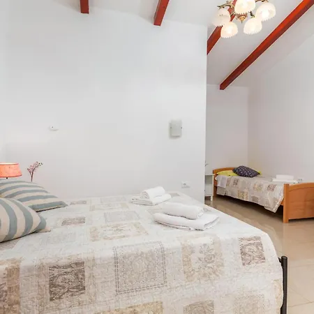 Casa de Férias Amazing In With Kitchen Rovinj